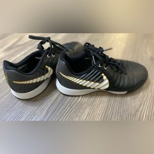Nike Youth TiempoX Ligera IV Black Indoor Soccer Shoes Size 4.5Y